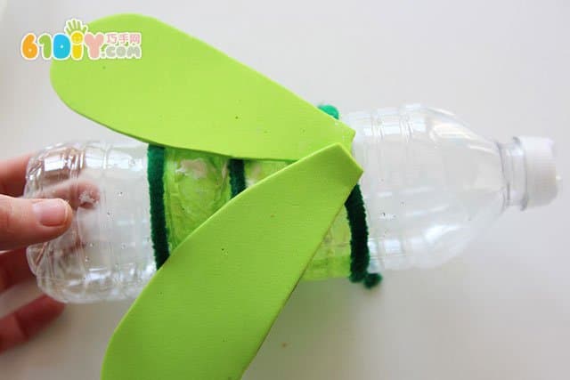 Plastic bottle into toy making firefly lantern