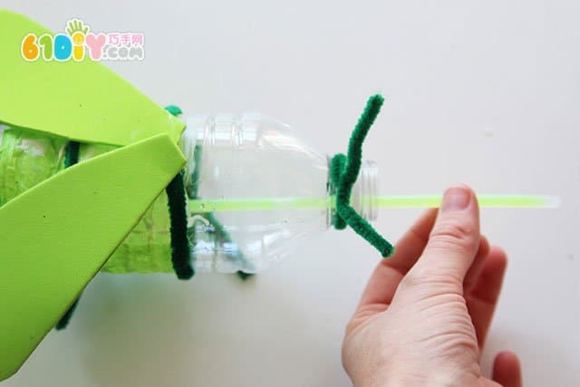 Plastic bottle into toy making firefly lantern