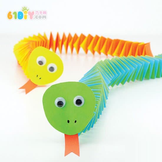 Children's handmade three-dimensional small flower snake