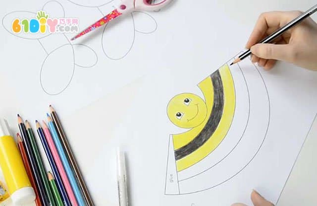 Children's handmade three-dimensional bee and small butterfly