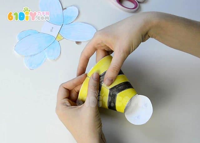 Children's handmade three-dimensional bee and small butterfly