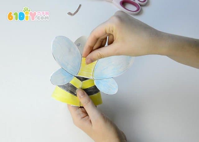 Children's handmade three-dimensional bee and small butterfly
