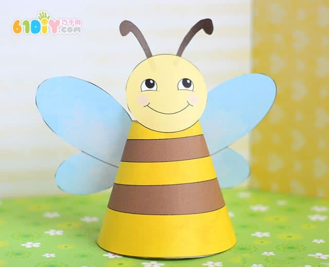 Children's handmade three-dimensional bee and small butterfly