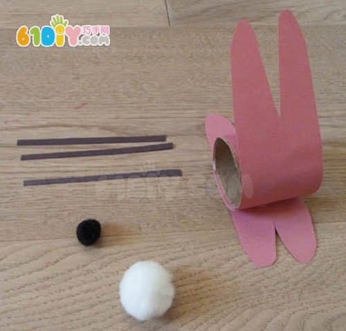 Roll paper tube making easter cute rabbit napkin ring leg