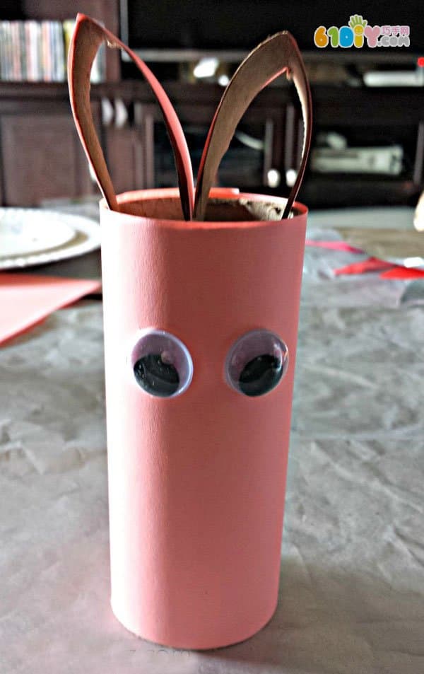 Toilet paper tube DIY making three-dimensional bunny