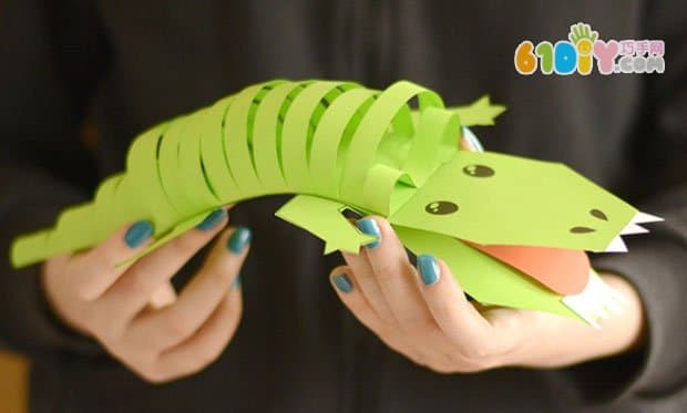 Cardboard DIY making three-dimensional crocodile and template download