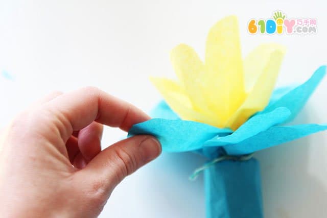 How to make simple Mother's Day handmade flowers for children