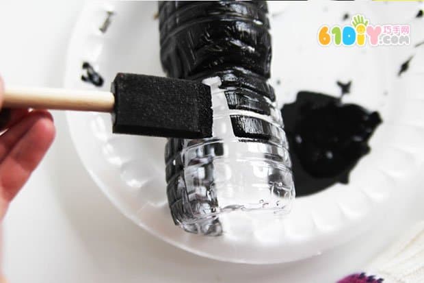 Mineral water bottle waste using DIY penguins