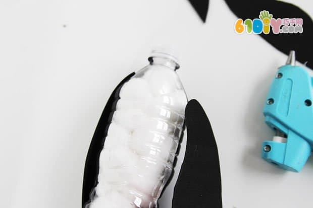 Mineral water bottle waste using DIY penguins