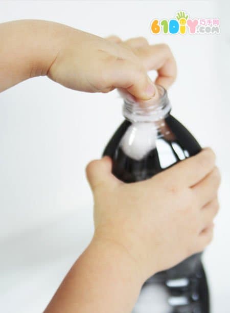 Mineral water bottle waste using DIY penguins