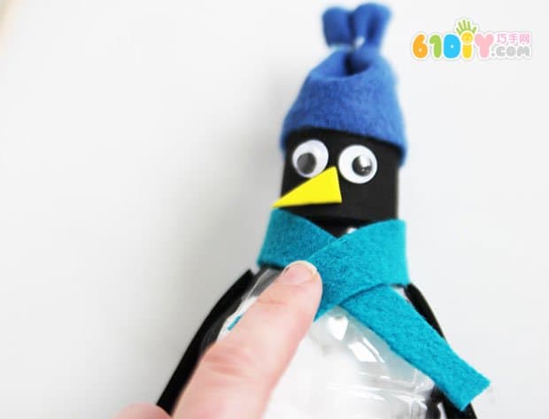 Mineral water bottle waste using DIY penguins