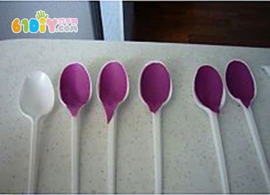 Disposable spoon for making mother's day tulip flowers