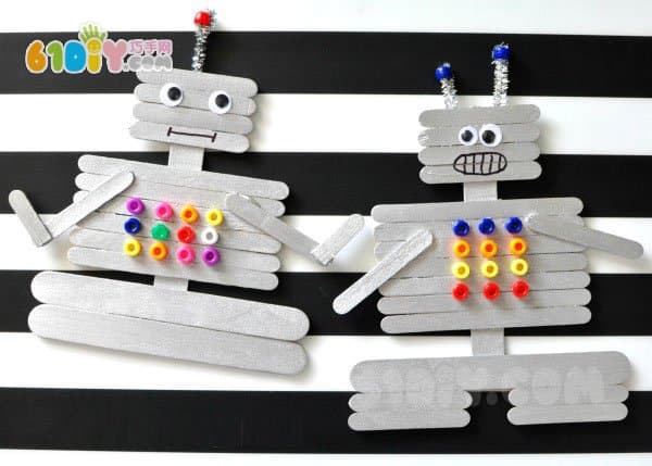 Children make robots using ice cream bars