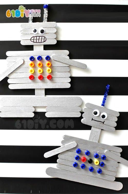 Children make robots using ice cream bars