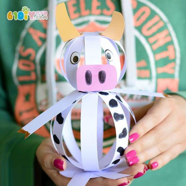 Paper ball changes, three-dimensional cows are handmade