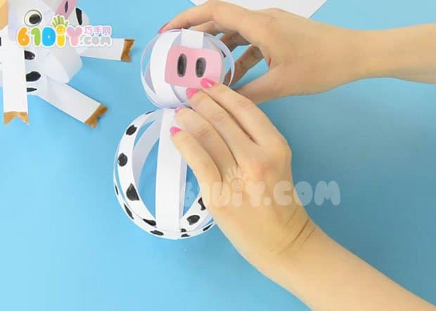 Paper ball changes, three-dimensional cows are handmade