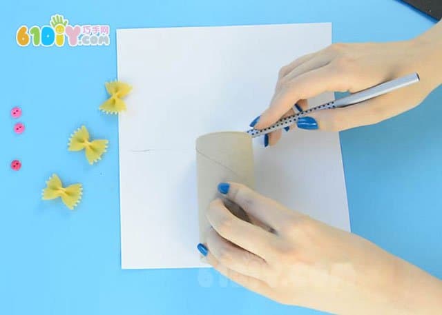 Children's roll paper tube DIY making father's day suit