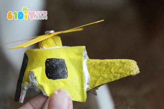 Egg box waste utilization making helicopter