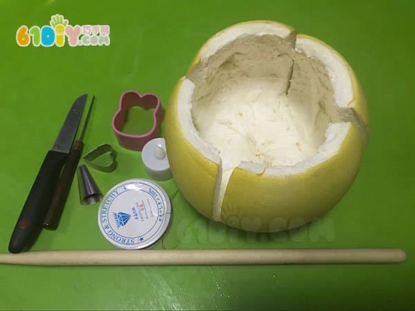 61DIY teaches you to make Mid-Autumn Festival rabbit lights with grapefruit skin