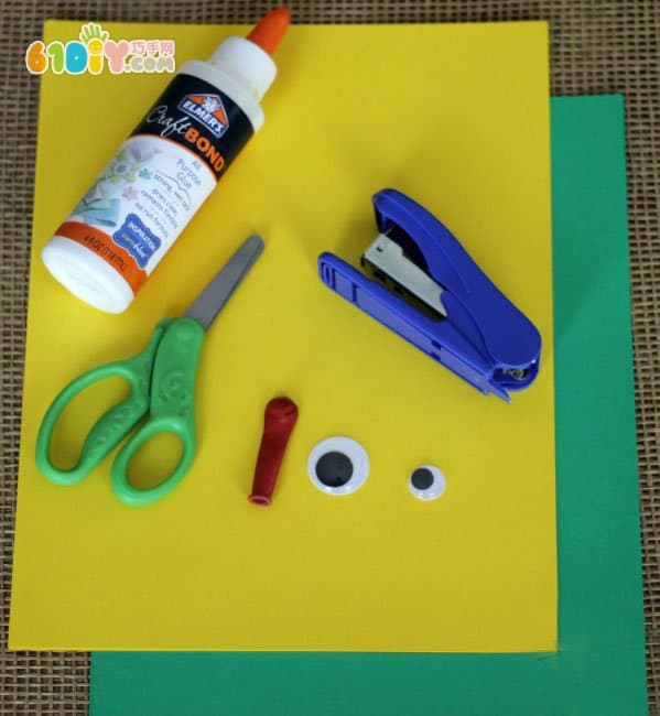 Children's handmade paper chain snake