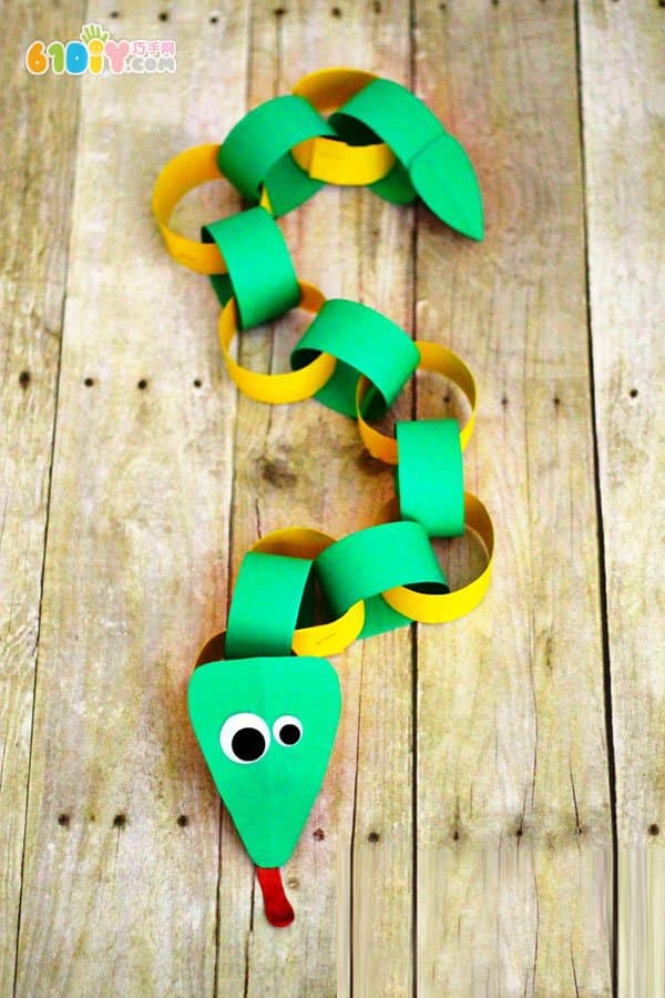 Children's handmade paper chain snake