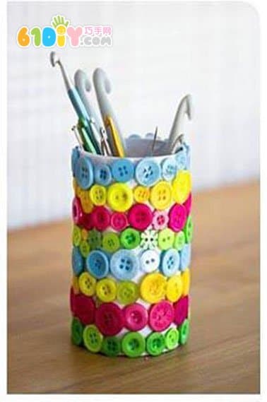 Children's handmade button pen holder