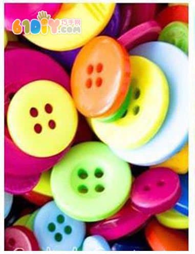 Children's handmade button pen holder