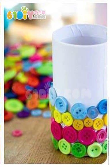 Children's handmade button pen holder