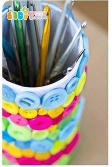 Children's handmade button pen holder