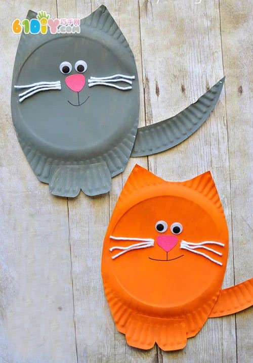 Children use paper trays to make cute kittens