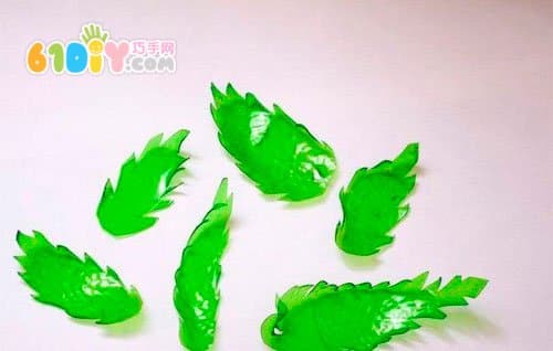 Plastic spoon making beautiful decorative flowers