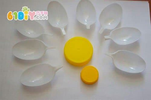 Plastic spoon making beautiful decorative flowers