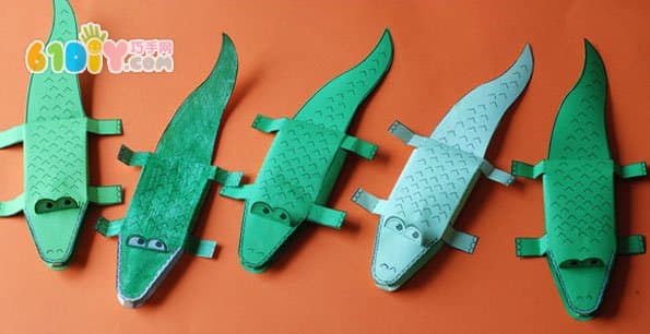 Children's handmade three-dimensional crocodile (with template)