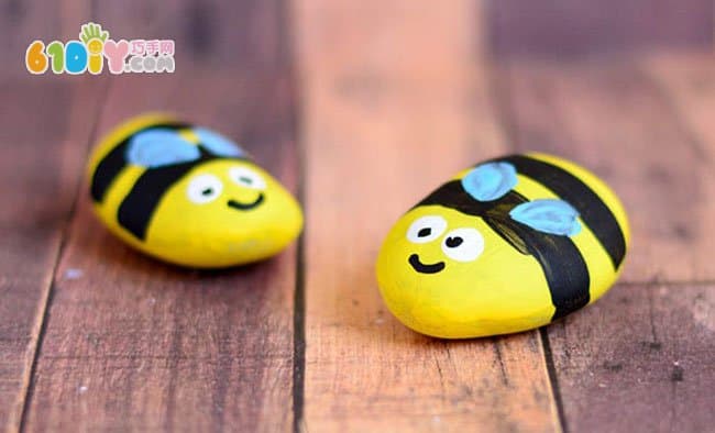 Stone hand painted cute little bee