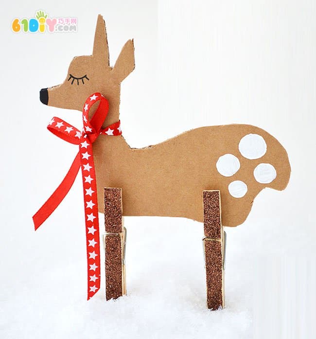 Christmas handmade waste cardboard making stereo reindeer