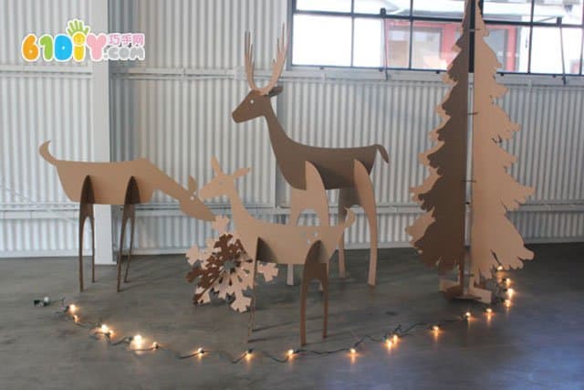 Christmas handmade waste cardboard making stereo reindeer