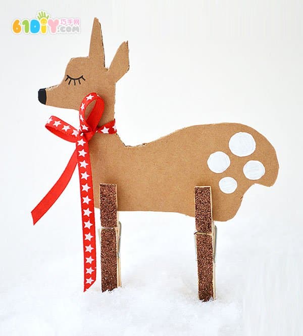 Christmas handmade waste cardboard making stereo reindeer