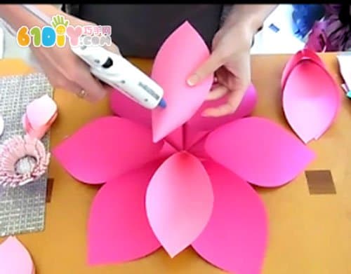 Simple giant paper flower making process