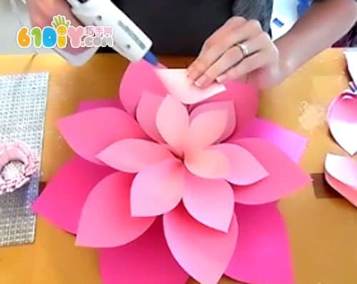 Simple giant paper flower making process