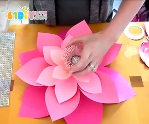 Simple giant paper flower making process