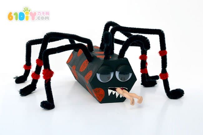 The carton becomes a child DIY makes a Halloween spider