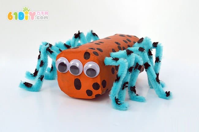 The carton becomes a child DIY makes a Halloween spider