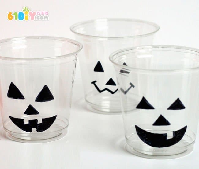 Disposable plastic cups make super simple Halloween pumpkins