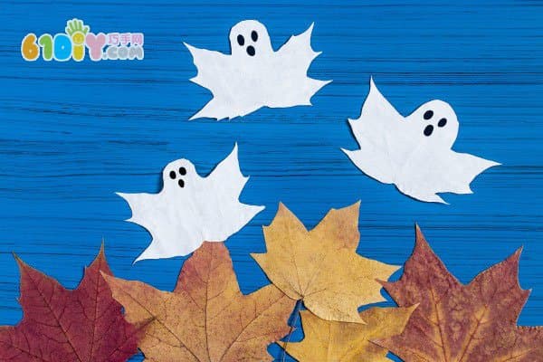 Children use the leaves to make Halloween ghosts