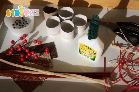 Toddler DIY making roll paper reindeer