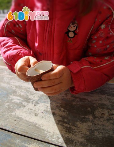 Toddler DIY making roll paper reindeer