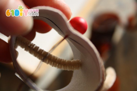 Toddler DIY making roll paper reindeer