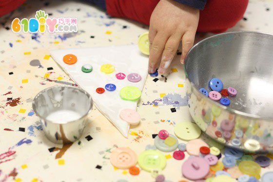 Button waste lunch box making christmas tree ornaments