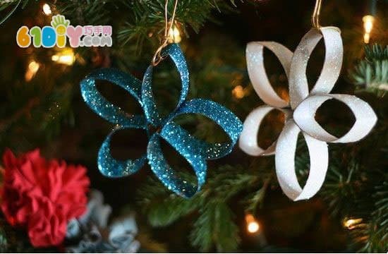 Roll paper tube making shiny bright Christmas pendant