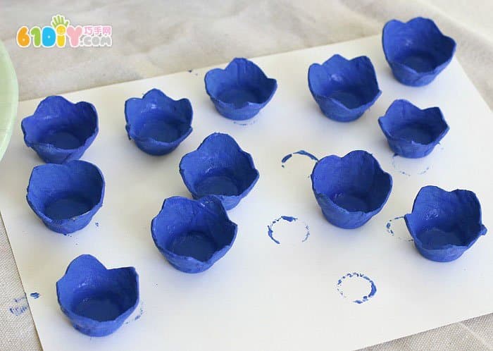 Making bluebell stickers with egg boxes